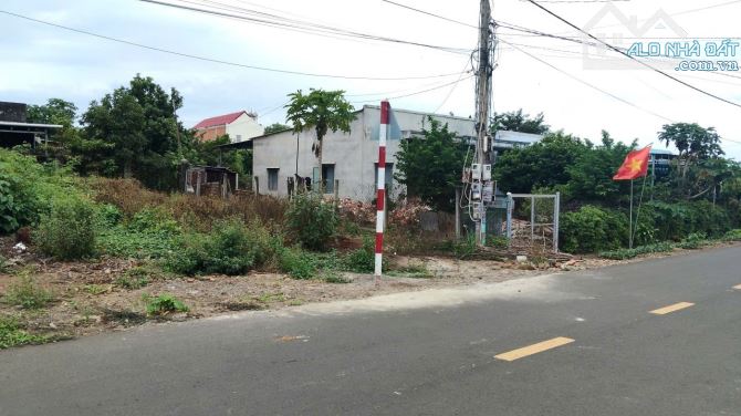 Bán đất mặt tiền Đường Nguyễn Đình Chiểu - TT Đất Dỏ .BRVT - Dt: 122m2 (6×18) 75m thổ cư.