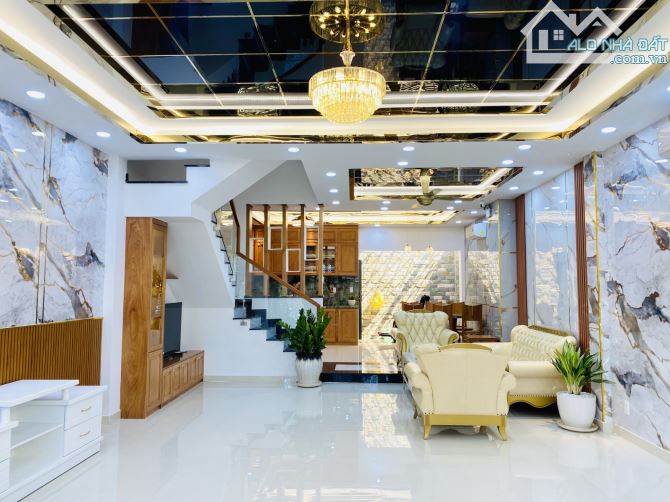 Bán nhà đẹp gần chùa Pháp Võ ngang gần 6m nội thất sang xịn mịn.