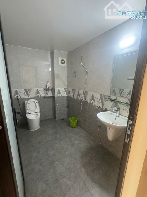 BÁN NHÀ 4 TẦNG – VỊ TRÍ KIM CƯƠNG TRỤC 22M ✨ 🌇 Tầm nhìn trực diện Green Pearl, khu vực sô
