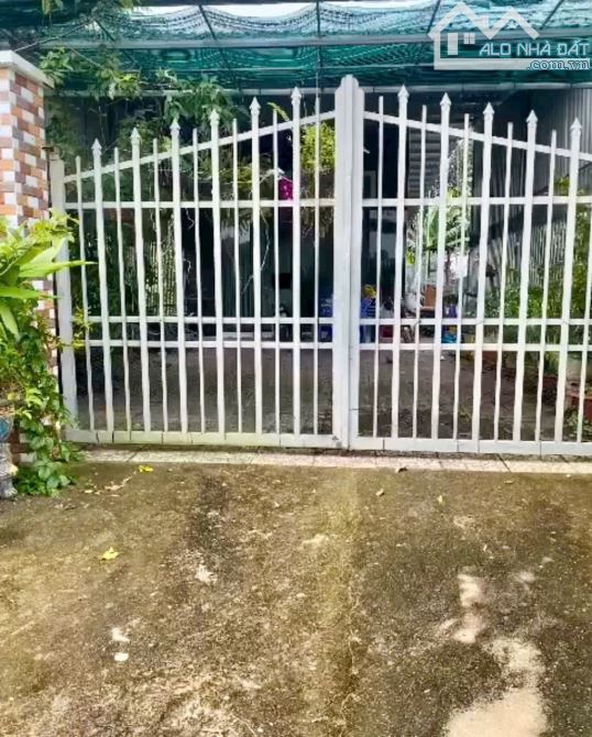 BÁN NHÀ MẶT TIỀN ĐƯỜNG NGUYỄN HUỆ . PLT XÃ ĐẤT ĐỎ .BRVT