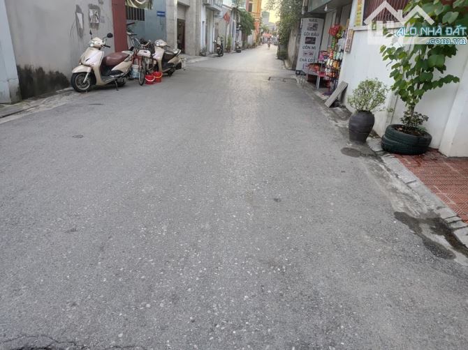 BÁN 65m ĐẤT VUÔNG VẮN - Ô TÔ VÀO ĐẤT. CỔ BI CHỈ NHỈNH 4 TỶ.