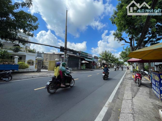 Nhà MT Phạm Thế Hiển, P7, Quận 8; DT 10 x 70m, nở hậu; 1.442m2, giá rẻ 45 triệu/m2