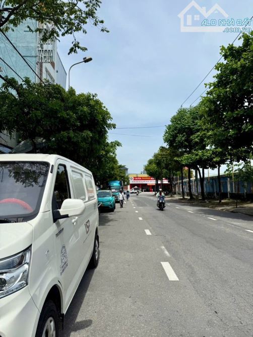Nhà cấp 4 mặt tiền Lê Thạch . DT:80m , ngang 4m5 . Sổ đẹp vuông vức