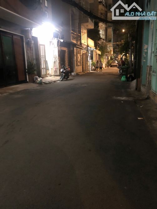 Giảm sốc – Bán CHDV Thích Quảng Đức, Phú Nhuận, 97m2, 5 tầng, chỉ còn 12 tỷ
