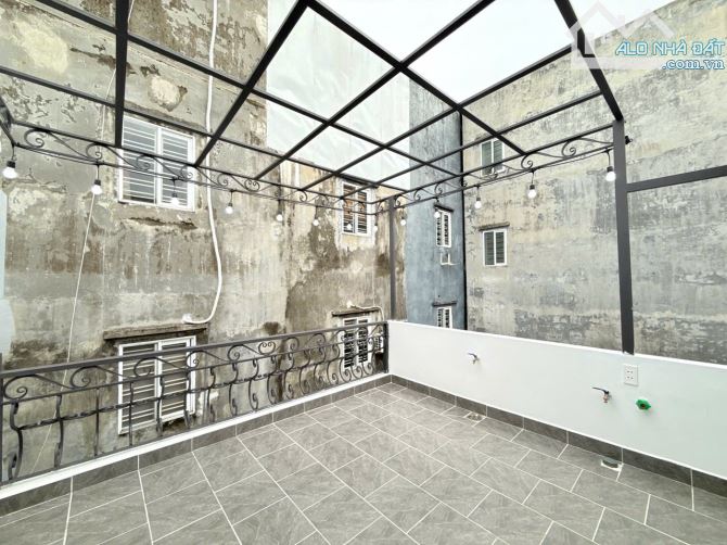 Bán nhà 3 tầng xây mới độc lập mặt ngõ Miếu Hai Xã