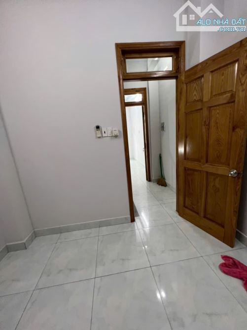 CHO THUÊ MT TRẦN HƯNG ĐẠO, QUẬN 5, DT:4x18m, 3 tầng,st, Giá 50triệu