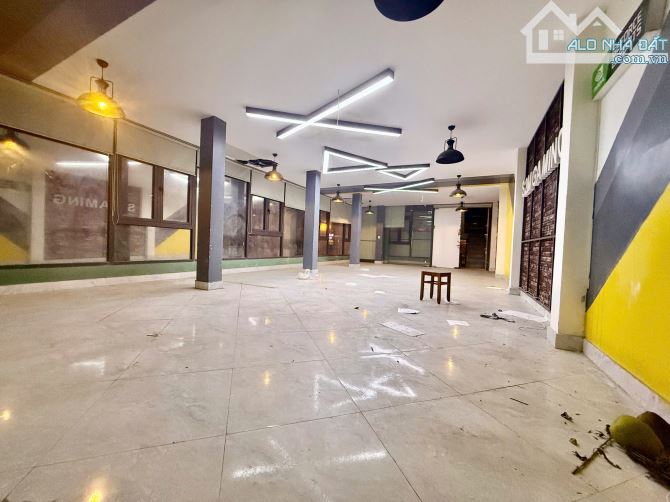 Bán căn nhà góc 2 mặt tiền - mặt tiền đường Đoàn Trần Nghiệp . Diện tích : 269m2 
Giá :