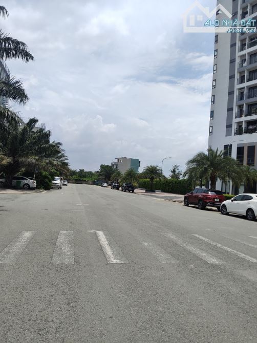 126m² đất thổ cư mặt tiền, lô góc, đối diện chung cư RICCA