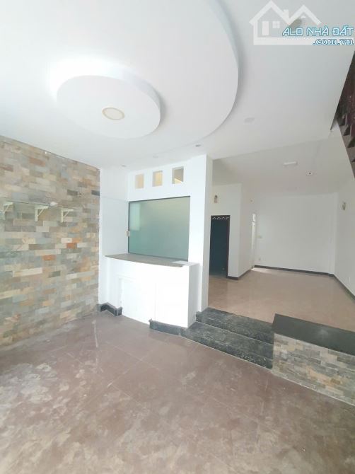 Cho thuê nhà hxh 6m kinh doanh vườn lài (5 x 12m), nhà 1 lầu, 2pn 2wc, giá 12tr