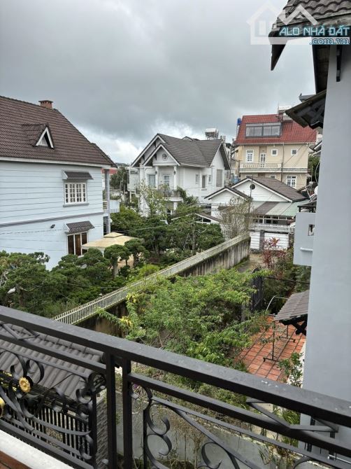 BDS NGHỈ DƯỠNG: VILLA cách hồ Xuân Hương chỉ 800m giá cực tốt