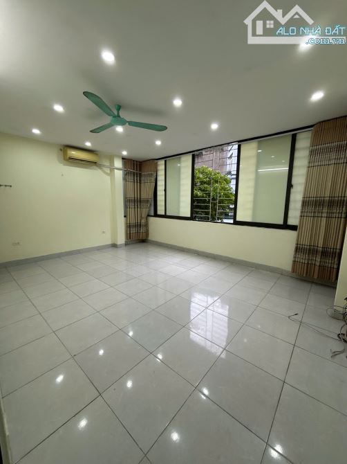 Cho thuê văn phòng 60 m2/tầng tại đường 18M, Mỗ Lao, gồm 2 phòng làm việc