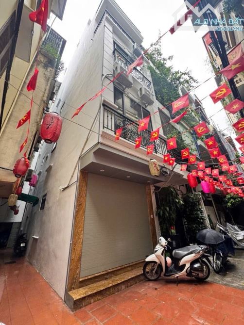 Bán nhà Quận Đống Đa - Phân lô cán bộ Công An- Oto đỗ cửa- Thang Máy- Kinh doanh tốt