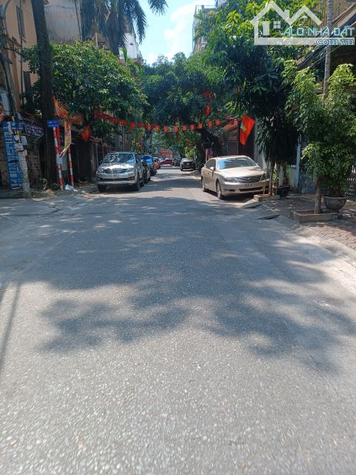 Hiếm Phân Lô Vỉa hè 2 Ô tô Tránh Thái Hà Đống Đa Sát Phố Mặt tiền 4.6m Ở Kinh doanh 23.5