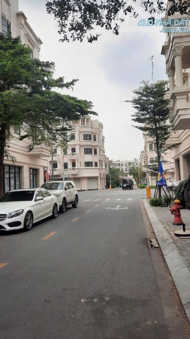 Mặt tiền ĐS4 city land park Hill Gò Vấp. Ngang 5x20 , dtcn : 100m2, 5 tầng .