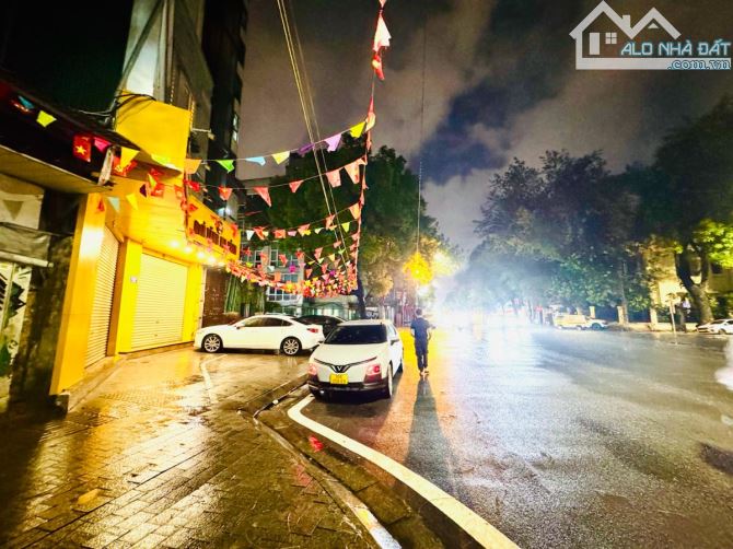 💥 BÁN ĐẤT TẶNG NHÀ 2 TẦNG – MẶT PHỐ NGUYỄN THÁI HỌC – VỈA HÈ CỰC RỘNG – 45/55M² – 31 TỶ