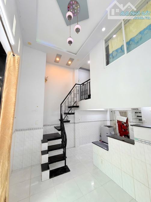 Bán nhà căn góc Lý Chính Thắng Q.3, mặt tiền rộng thênh thang, sổ đẹp, chỉ 4.x tỷ