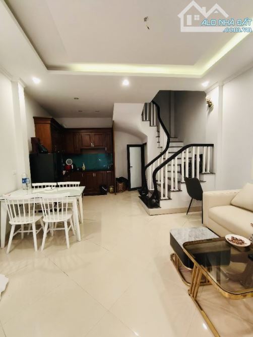 🏠 Bán nhà Minh Khai – Nhà dân xây chắc chắn – 5 tầng, 32m², ngõ nông gần ô tô, giá chỉ 5.