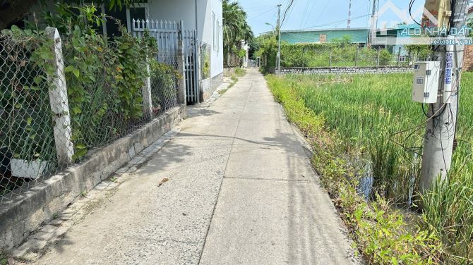 Bán đất tặng nhà Cấp 4 - Hàng hiếm - Cách TT Nha Trang chỉ 2km.