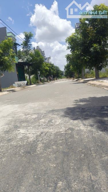 Mỹ Hạnh Bắc Khu dân cư Cát Tường Phú Sinh nhà 2 lầu rất đẹp và sang trọng