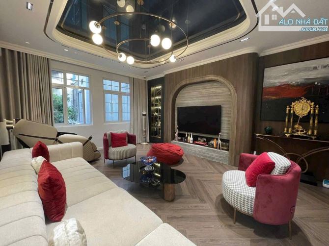 BÁN NHÀ PHÂN LÔ TRẦN QUANG DIỆU ĐỐNG ĐA HÀ NỘI. 50M 6 TẦNG THANG MÁY GIÁ 16,8 TỶ