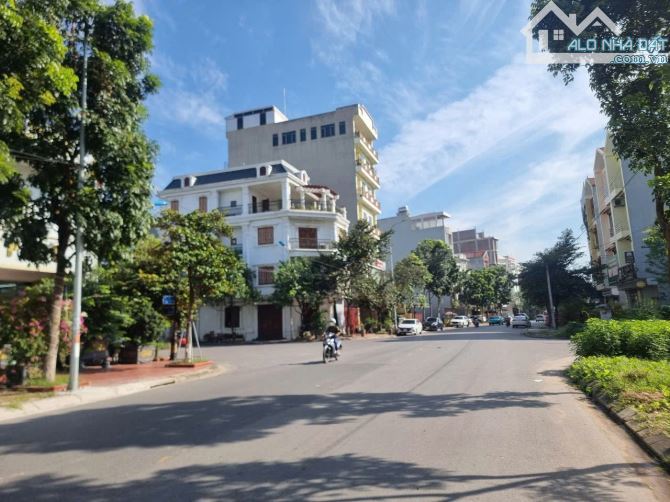 Bán 1 cặp mặt đường Nguyễn Quyền khu Bồ Sơn 3 gần bệnh viện đa khoa tỉnh và trường liên cấ