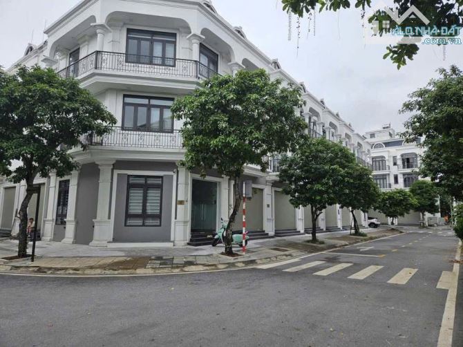 Bán nhà  KĐT 319 cổ loa đông anh  lô góc ô tô vỉa hè rộng dt 95 m x4 tầng 5,5 mt giá 16,5ỷ