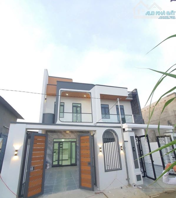 Nhà mới 2 tầng thiết kế hiện đại khu dân cư Diên Điền - Diên Khánh