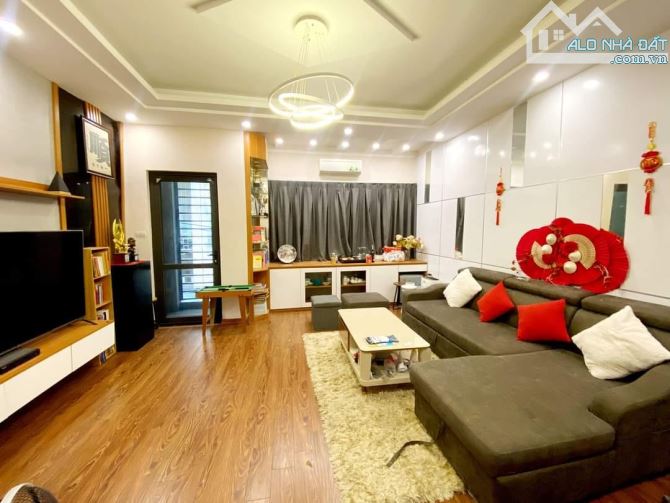 TRUNG TÂM QUẬN ĐỐNG ĐA, 6 TẦNG THANG MÁY, MẶT TIỀN RỘNG, ĐƯỜNG Ô TÔ THÔNG, KD VĂN PHÒNG.