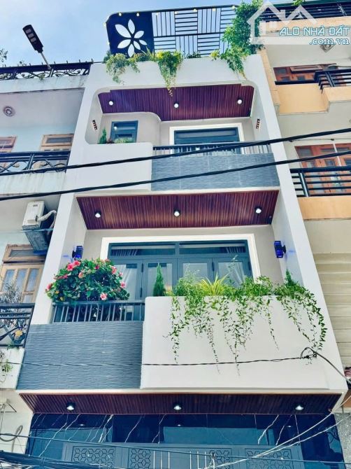 Nhà đẹp Full nội thất gần siêu thị Emart Phan Huy Ích