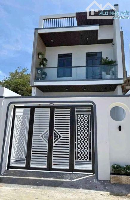 BÁN NHÀ 1 TRỆT 1 LẦU  SỔ RIÊNG THỔ CƯ CHƯA ĐẾN 2 TỶ