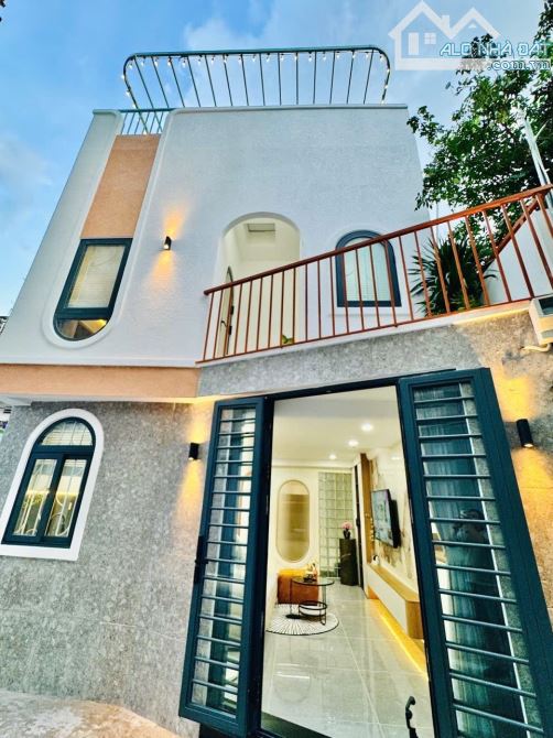 🔥🔥SIÊU PHẨM - CĂN GÓC - MỚI - ĐẸP - FULL NỘI THẤT - QL13 - 5.2X8.5M - 2TẦNG/3PN