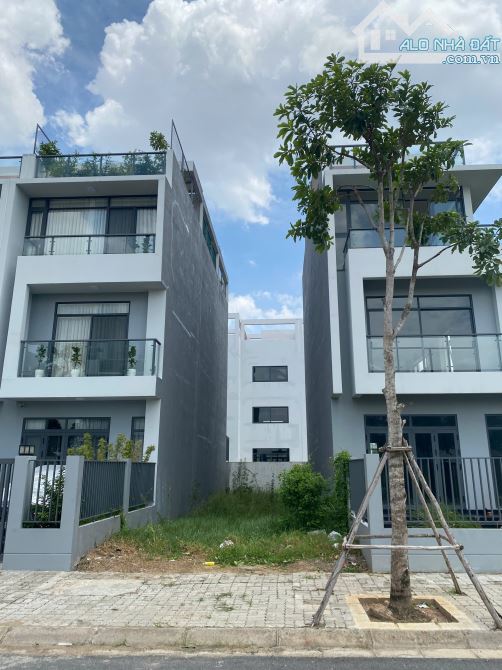 CHỐT NHAHH LÔ 100M2 NGAY VINHOME GRAND PARK Q9 - VỊ TRÍ KINH DOANH BUÔN BÁN SẦM UẤT