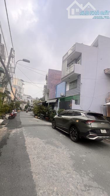 BÁN NHÀ HẺM XE HƠI QUAY ĐẦU- 3TẦNG BTCT- NGANG 4x13- 4PN- THÔNG LÝ PHỤC MAN Q7  HƠN 7TỈ TL