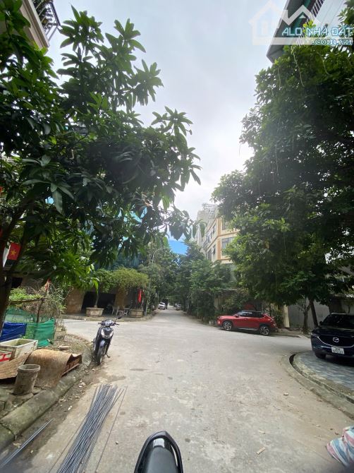 bán gấp giá cực cừ rẻ nhà đường 12m 50m 5t giá chỉ chưa đến 14 ty Quá rẻ cho một căn nhà m