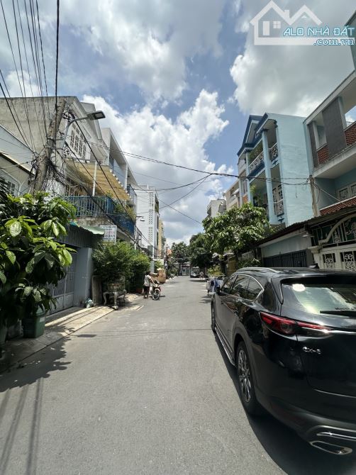 Hẻm nhựa 8m, 237m2, Ngang 10m, 14 phòng, Dương Quảng Hàm, P.6, Q. Gò Vấp