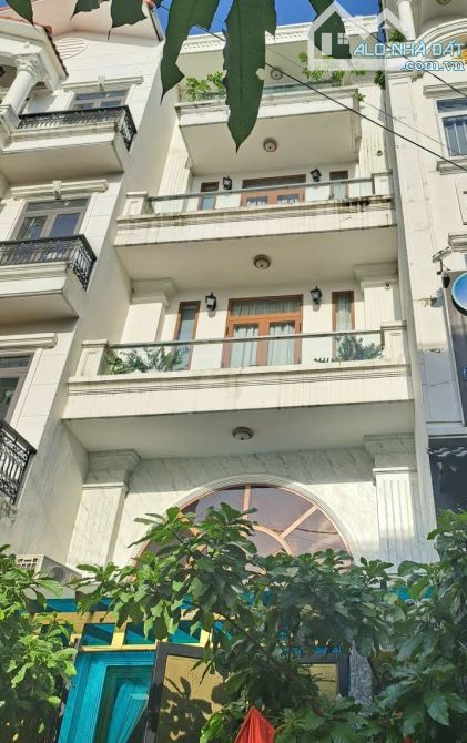 NHÀ ĐẸP Ở NGAY 5 TẦNG HẺM NHỰA 7m KHU PHÂN LÔ SÁT MẶT TIỀN QL13 4,7X13 CHỈ 8,6 TỶ