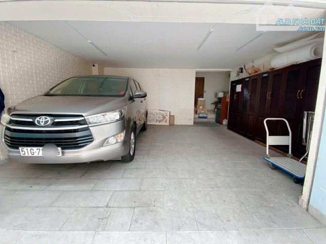 Bán BIỆT THỰ PHÚ NHUẬN  DT: 9.6 x20m, 5 tầng , 188m2, dòng tiền 60tr / tháng.