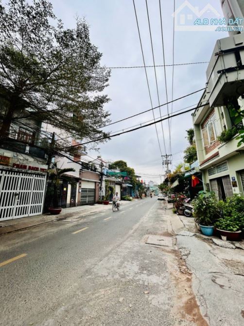 Bán nhà cấp 4 (6.7x32m – 214m²) sát chợ Cây Sộp, có sân ô tô, khu dân trí cao – Giá 9.9 tỷ