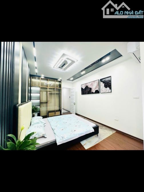 TRUNG TÂM CẦU GIẤY - NHÀ ĐẸP CHỦ XÂY - 5 TẦNG FULL CÔNG NĂNG - NHỈNH 8 TỶ