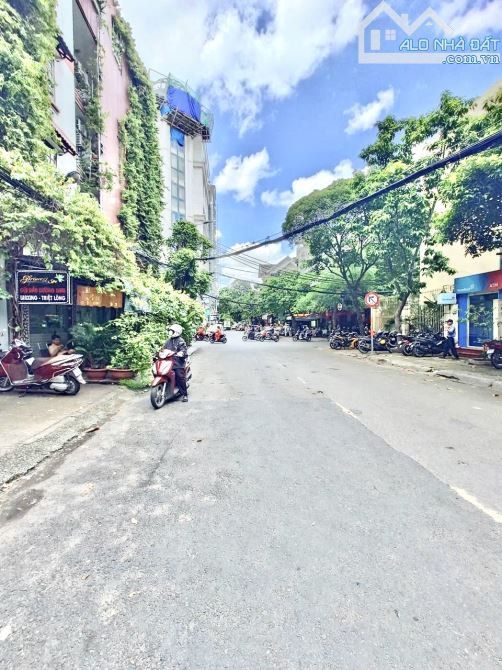 Bán khách sạn Q10 - 7 tầng - kinh doanh sầm uất - dòng tiền ổn định