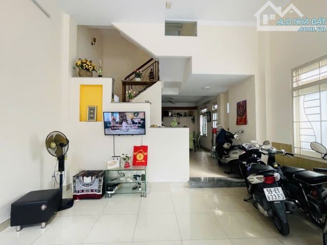Nhà 5 tầng Lê Văn Sỹ, góc 2 mặt thoáng, ngang khủng hơn 5m, chính chủ 1 đời, chỉ nhỉnh 10