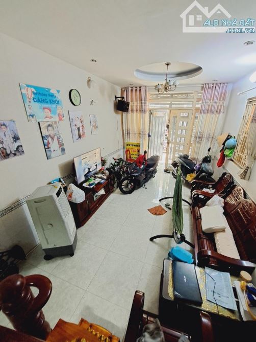 Bán nhà Quang Trung - 60m2 - 4.8 tỷ - Sổ A4 - Hẻm 3m thông - 4pn