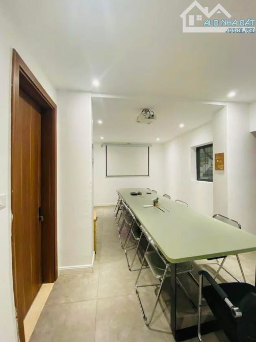 Bán Nhà 4 Tầng Kinh Doanh Phố Đặng Văn Ngữ Đống Đa Ô Tô Tránh DT 106M MT 6.7M Giá 35Tỷ