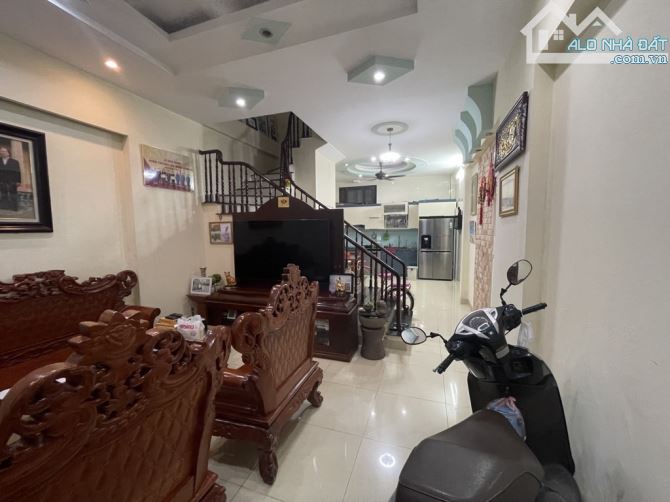 Bán nhà Xuân Đỉnh, 39m x 5 tầng, full nội thất, ngõ thông, 1 nhà ra ô tô tránh.
