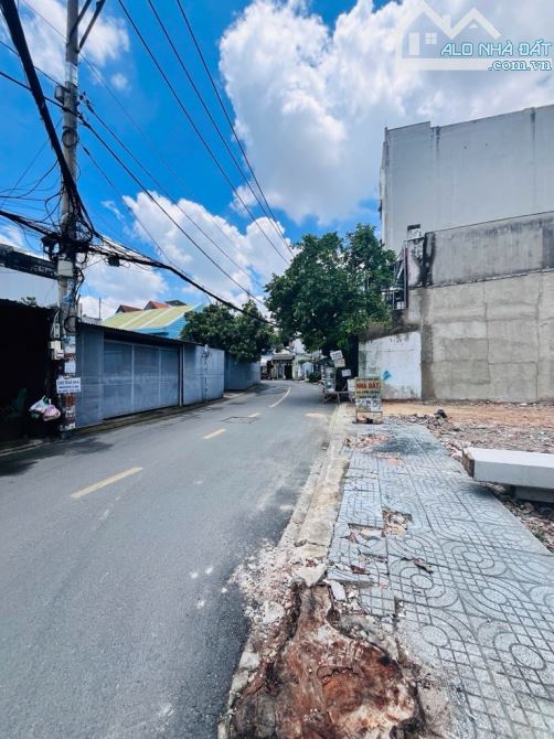 MTKD ĐÔNG HƯNG THUẬN 42 QUẬN 12 LÔ GÓC VUÔNG VỚI SONG HÀNH .