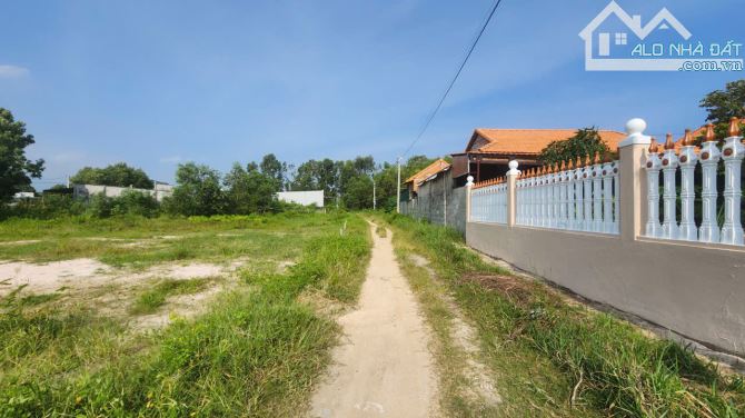 chỉ 590 triệu sở hữu ngay 90m2 đất thổ cư gần biển LaGi, Bình Thuận. 2 mặt tiền đường ôtô