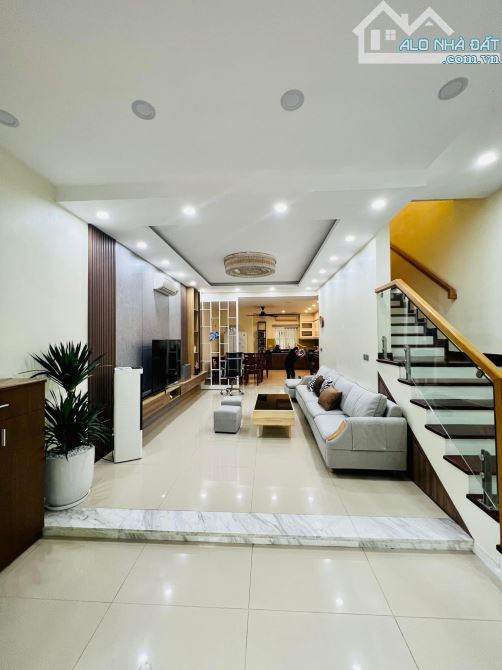 Liền kề Văn Quán, phân lô vỉa hè, ô tô tránh ngày đêm, ba bước ra hồ Văn Quán, 78m2, 23 tỷ