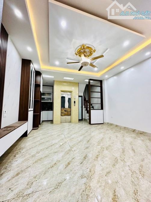 CHÀO BÁN NHÀ TỨ LIÊN, TYÂ HỒ ,5T THANG MÁY 9 TY
