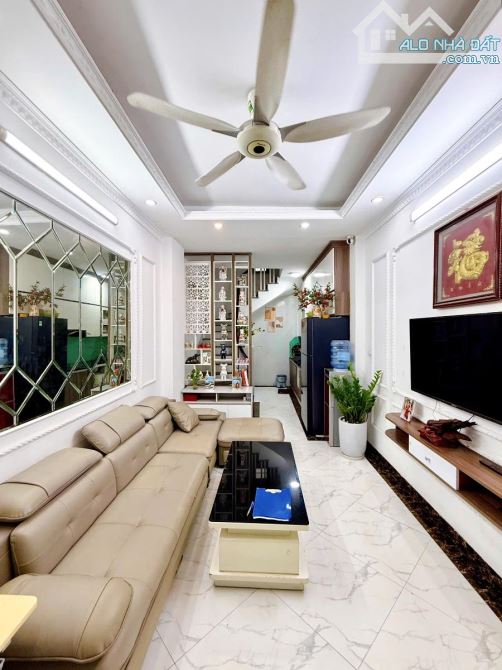 Bán nhà gốc đề Hoàng Mai Hà Nội dọn vào ở ngay gần ô tô
