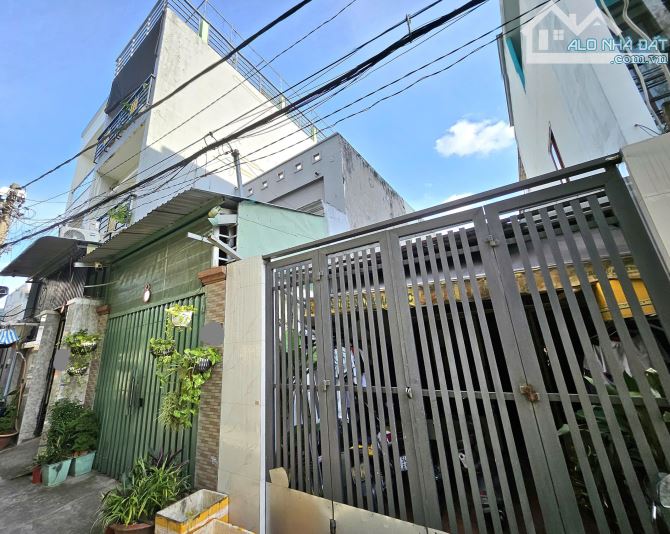 Bán gấp nhà hẻm 1 sẹc Song Hành, Quận 12, Sổ riêng, 4x17m, Giá tốt 3.99 tỷ